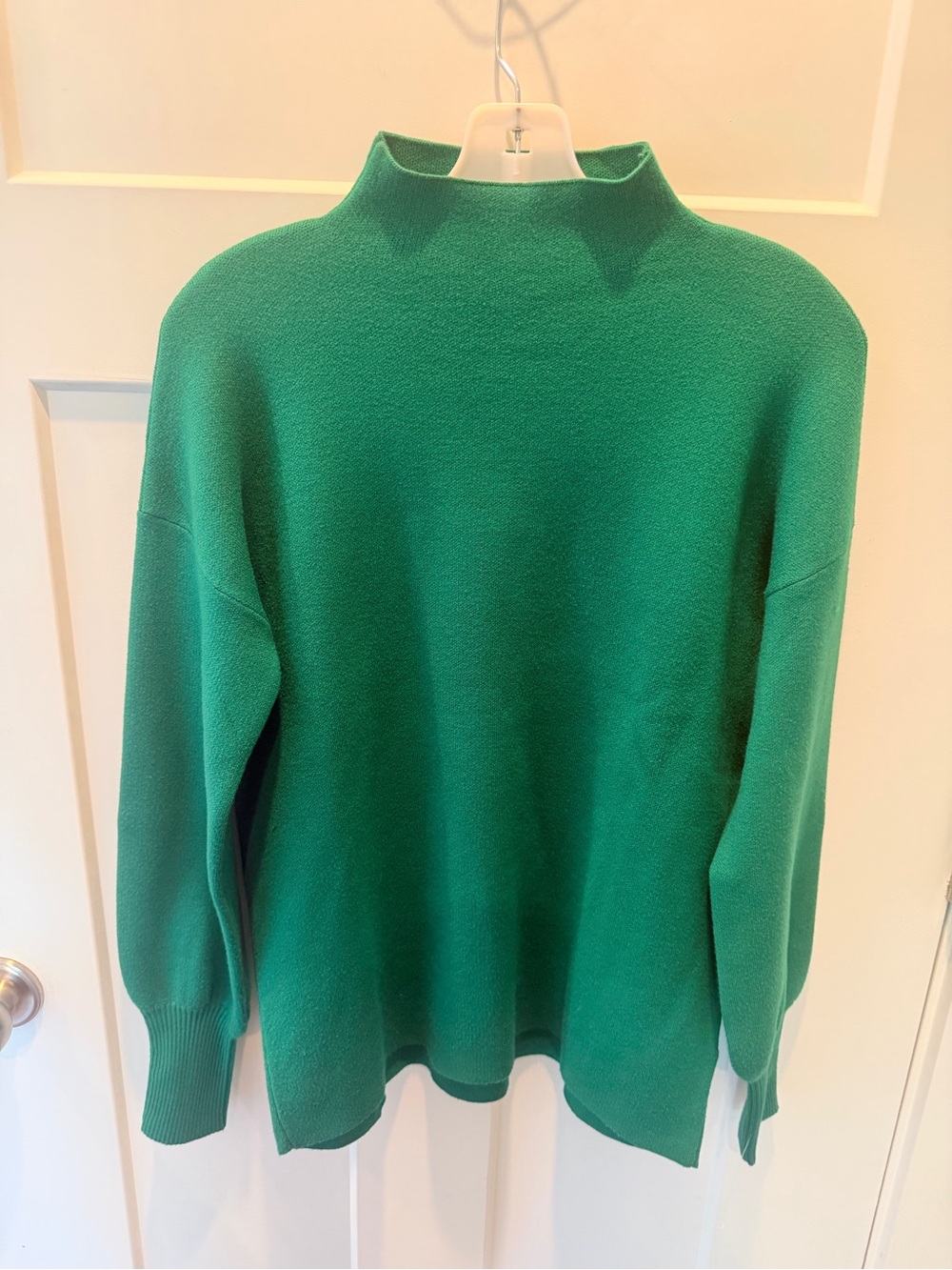 Tahari Women’s M Emerald Green Mock Neck Sweater Button Cuff Relaxed Fit